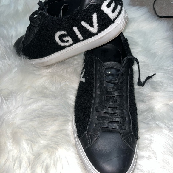 MEN’s GIVENCHY SNEAKERS - Picture 3 of 9